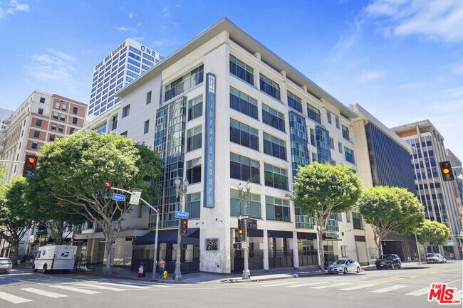 Building Photo - 630W W 6th St