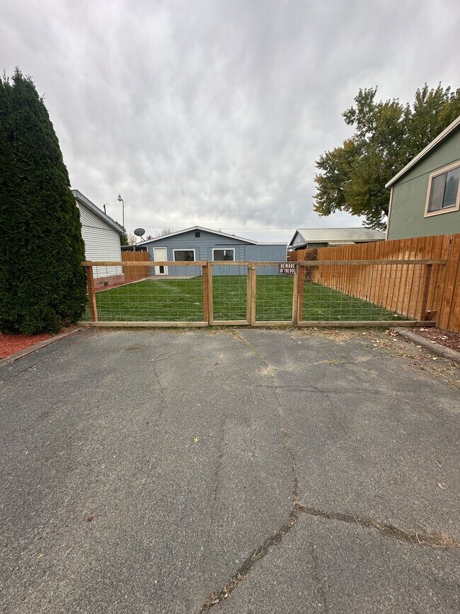 Building Photo - 9441 Maple Dr NE