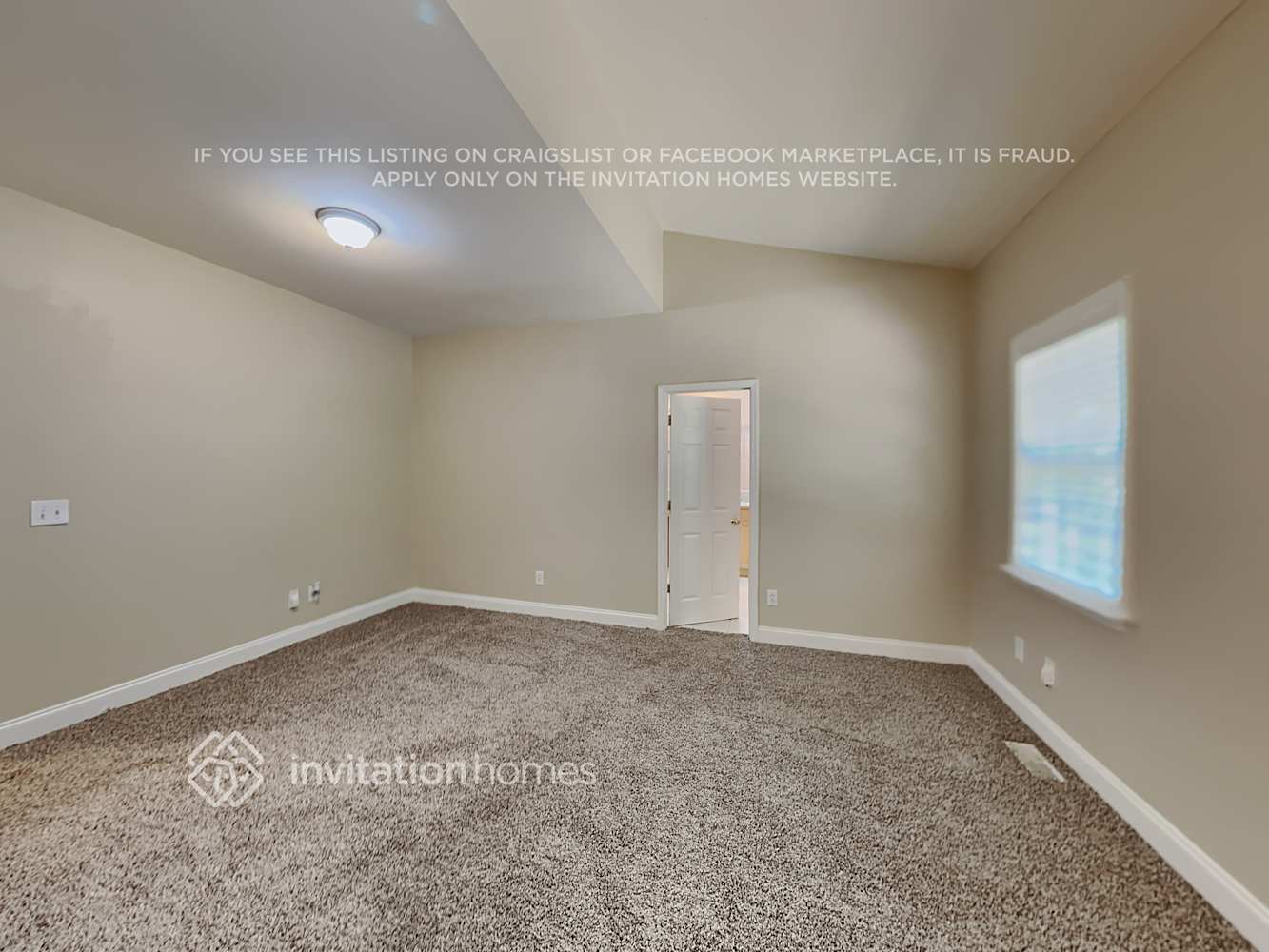 Building Photo - 2611 Meadow Ln