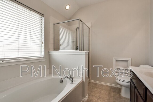 Building Photo - 8420 Sonnet Dr