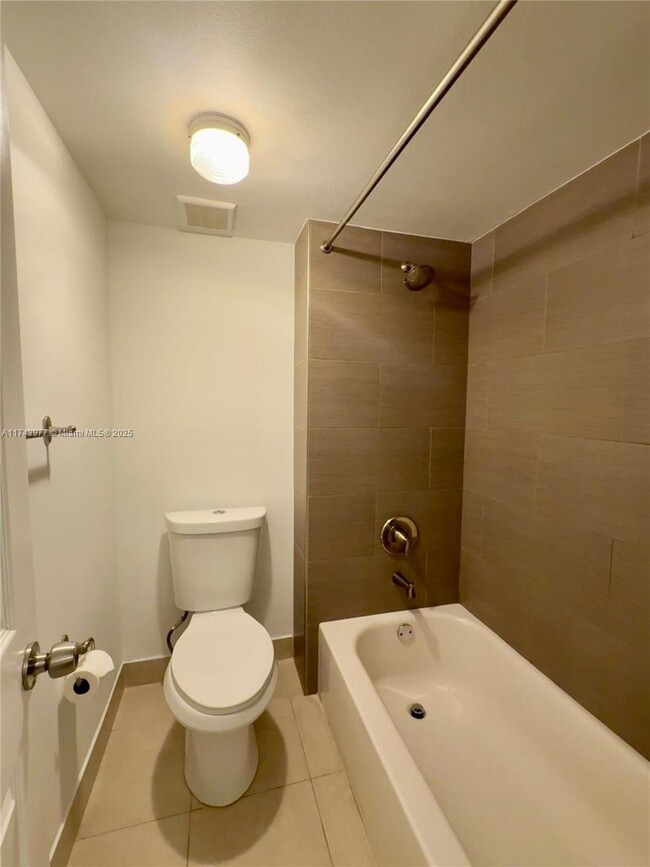 Building Photo - 303 Lakeview Dr