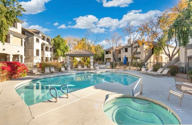 Building Photo - Charming 2BR Condo in Scottsdale