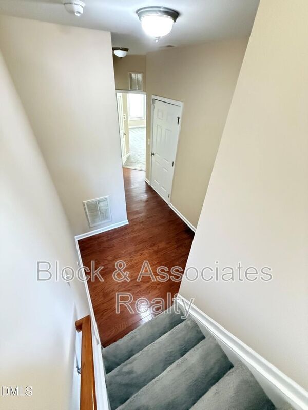 Building Photo - 705 Keystone Park Dr