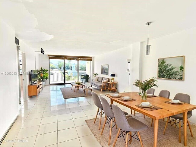 Building Photo - 9500 W Bay Harbor Dr