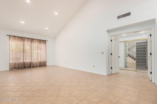 Building Photo - 816 E Forest Hills Dr