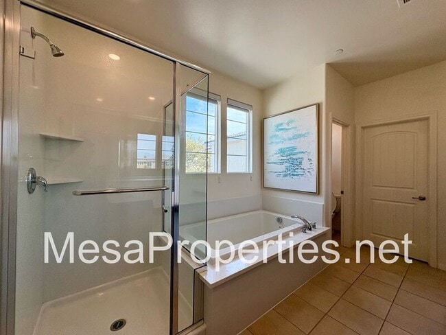 Building Photo - 3244 E Yellowstone Dr