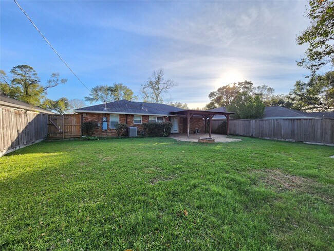 Building Photo - 6418 Woodbrook Ln