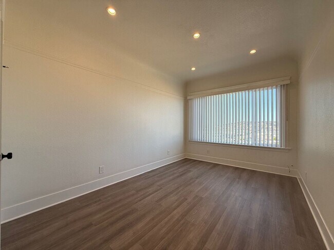 Building Photo - Newly Renovated Upper Unit – Bright 3BD / 1.5BA