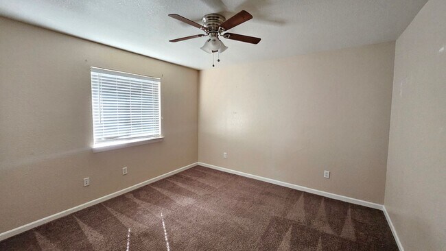 Building Photo - Charming 3-Bedroom, 2-Bath Home with Spacious Layout & Cozy Features