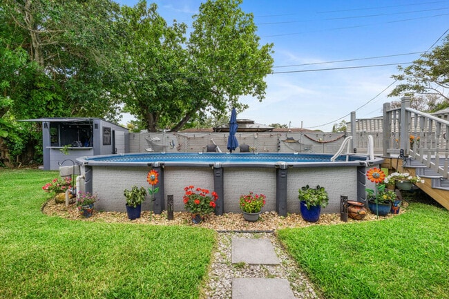 Building Photo - 6106 NW 20th St