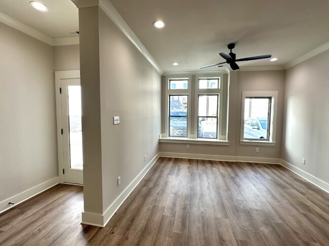 Building Photo - 9 Walnut St NE