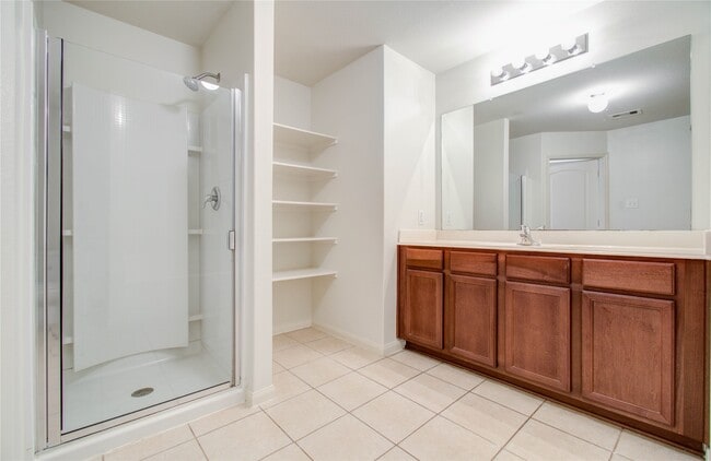 Building Photo - 8218 Hall View Dr