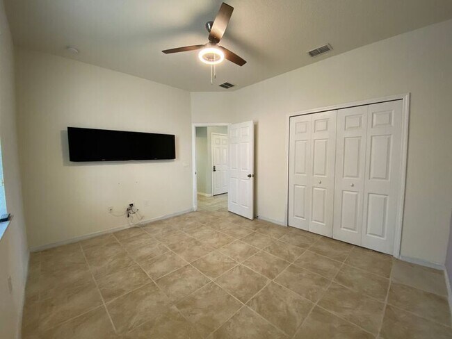 Building Photo - 541 Las Fuentes Dr