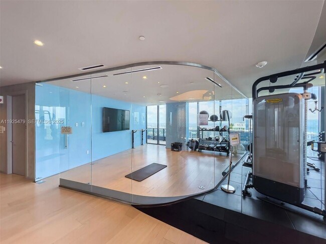 Building Photo - 1000 Brickell Plaza