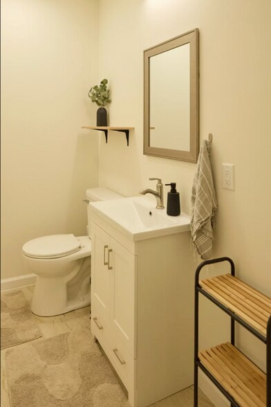 Building Photo - 2433 S 16th St