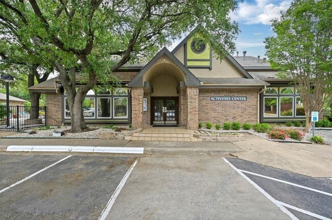Building Photo - 7685 Northcross Dr