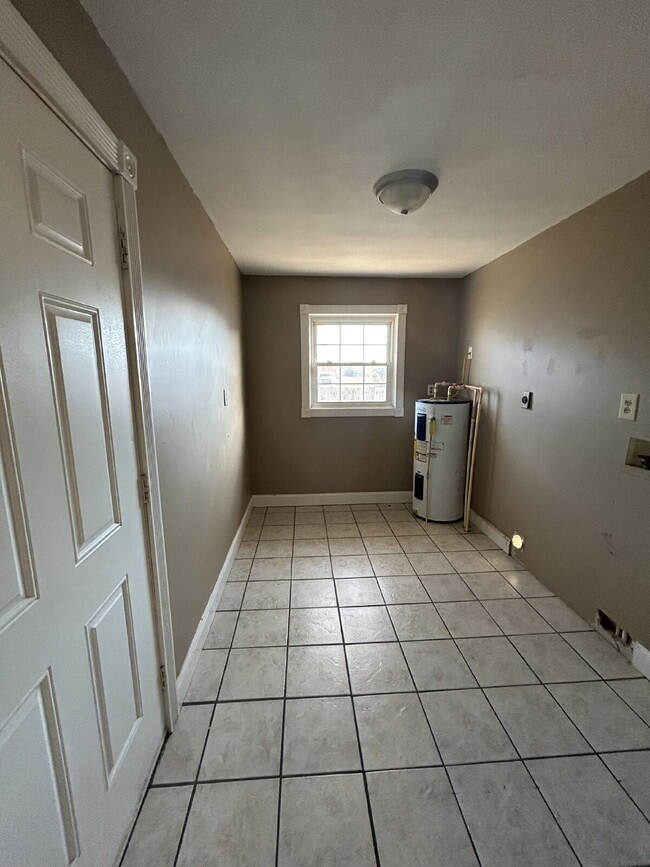 Building Photo - "Charming 4-Bedroom Home in Jonesboro with Cozy Fireplace & Gleaming Hardwood Floors!"