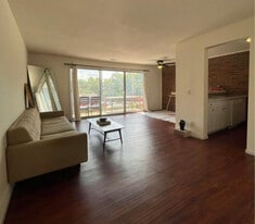 Building Photo - 4732 Belleview Ave