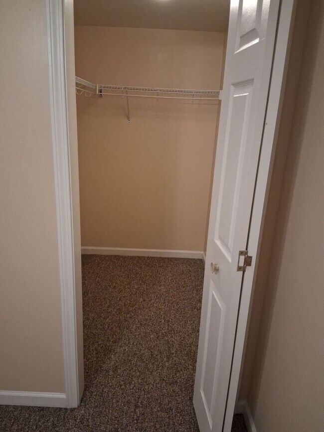 Building Photo - Laurel Station #307 - 3bed/2bath with awesome views of Laurel Avenue! $3350 monthly rent includes...