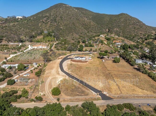 Building Photo - 471 Stewart Canyon Rd