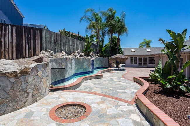Building Photo - Spacious Entertainers Retreat in San Carlos!