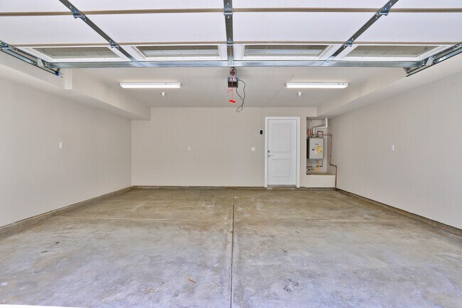 Building Photo - 15 Brookline Way