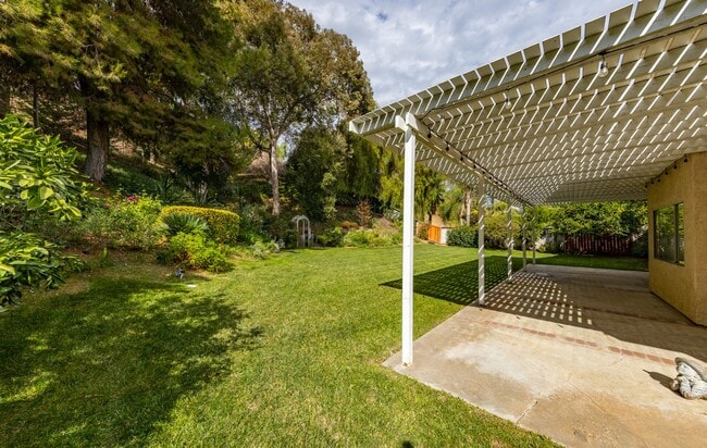 Building Photo - Beautiful Updated Home in Reche Canyon