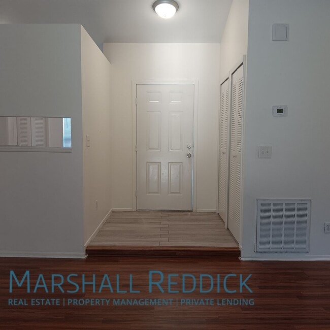 Building Photo - Charming 3 Bedroom 2 Bathroom Single Famil...
