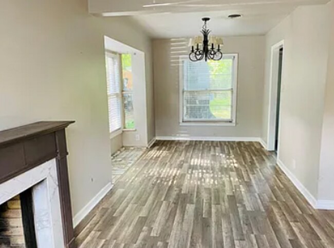 Building Photo - For Rent