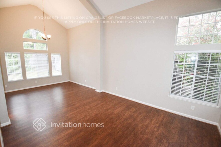 Building Photo - 8047 Stretto Ct