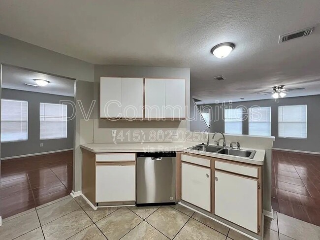 Building Photo - 7310 Foxbrook Dr