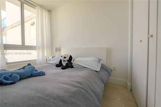 Building Photo - 350 S Miami Ave