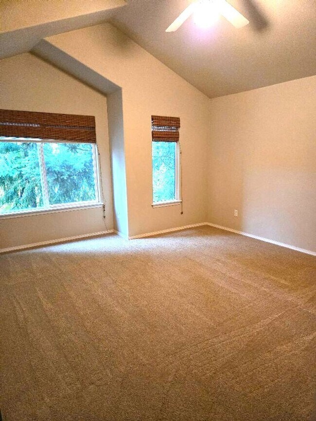 Building Photo - All Brand New flooring-$500 off 1st month !  Walking Trails & Park close by... easy access to Por...