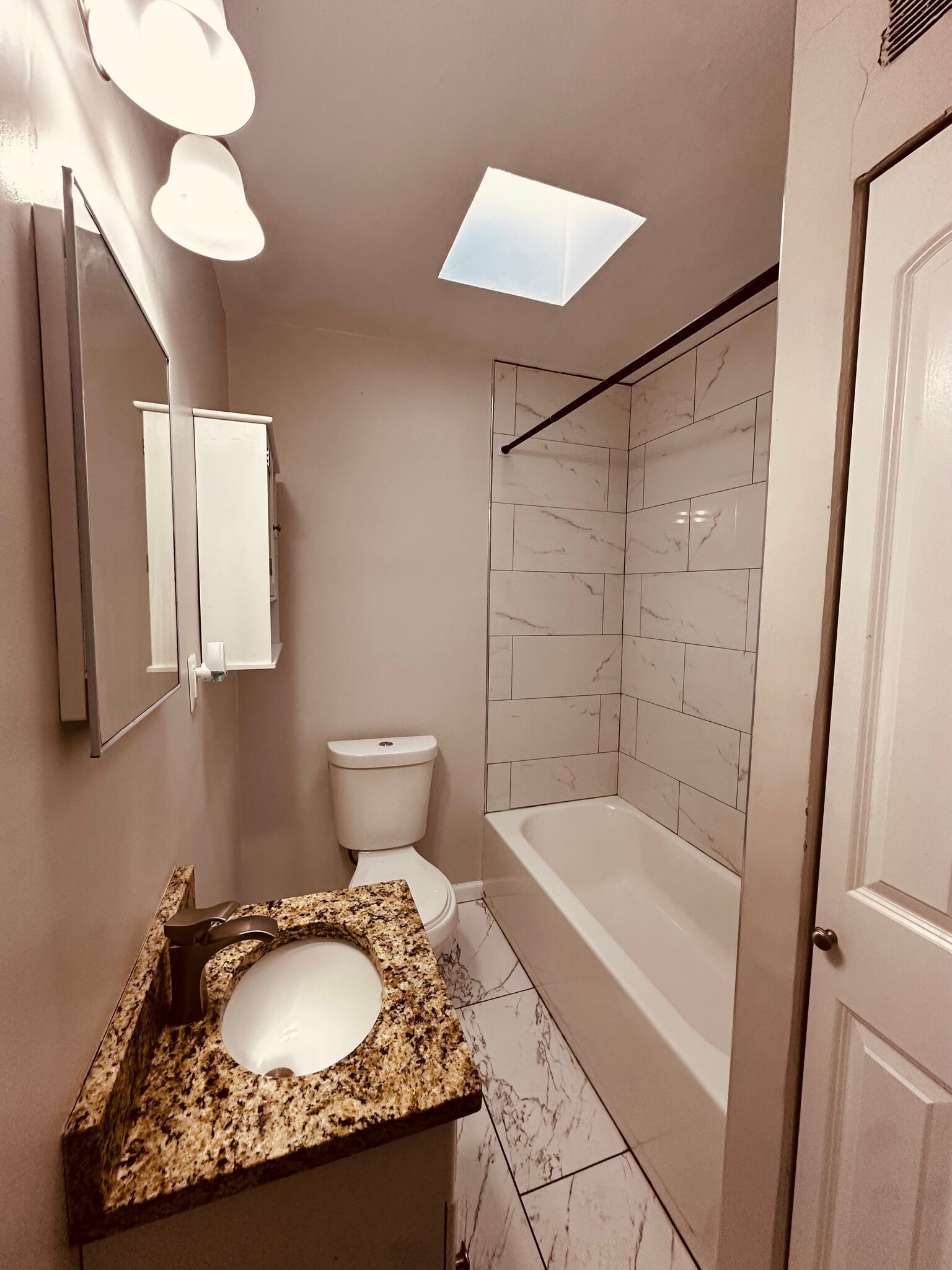 Building Photo - 2136 Parksley Ave