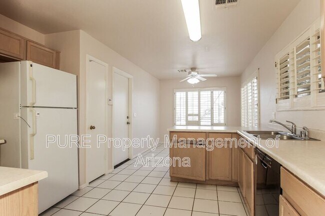 Building Photo - 3526 W Questa Dr