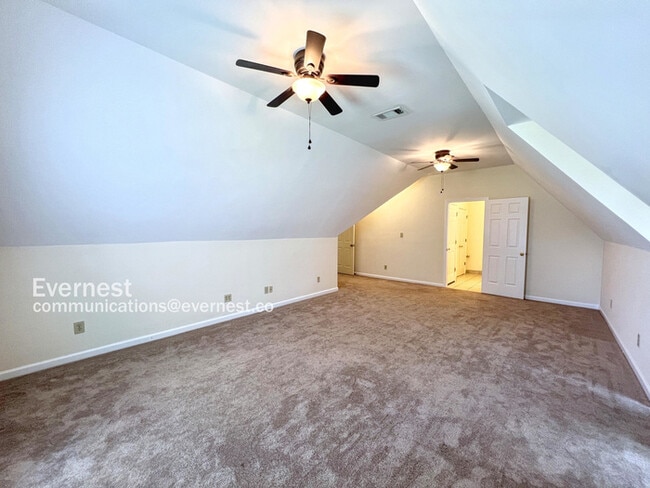 Building Photo - 8835 Robertson Ln N
