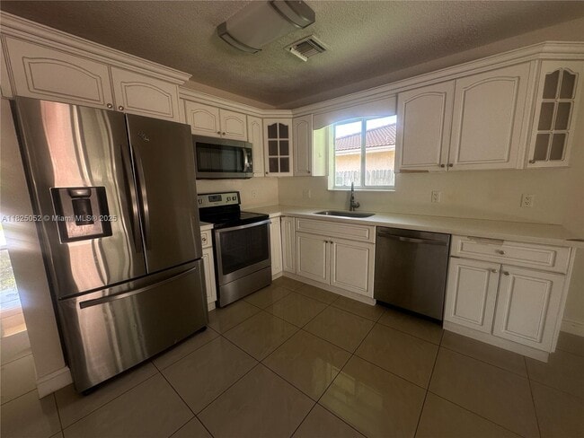 Building Photo - 3104 Tarpon Dr