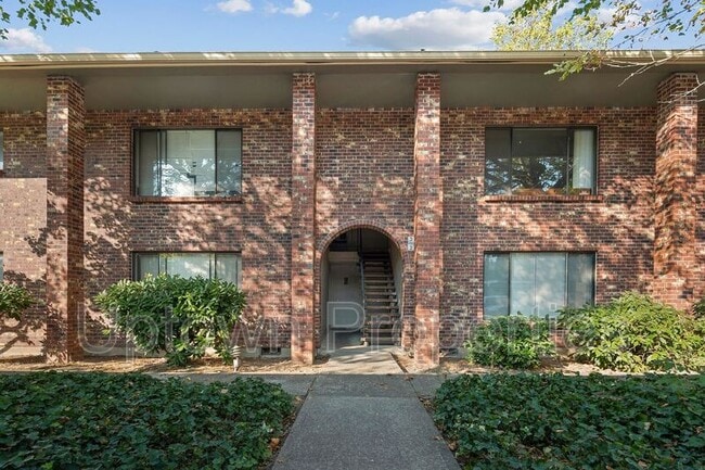 Building Photo - 5660 SW 180th Ave