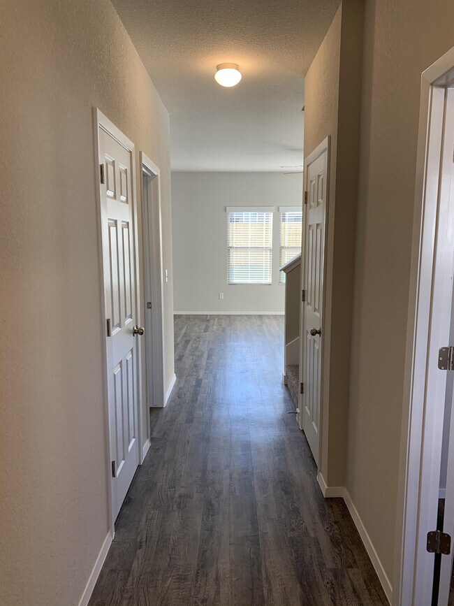 Building Photo - 1127 S Kingfisher Ln
