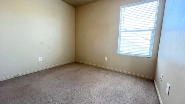 Building Photo - Coming Soon! 3 Bed/2.5 Bath in South Jordan