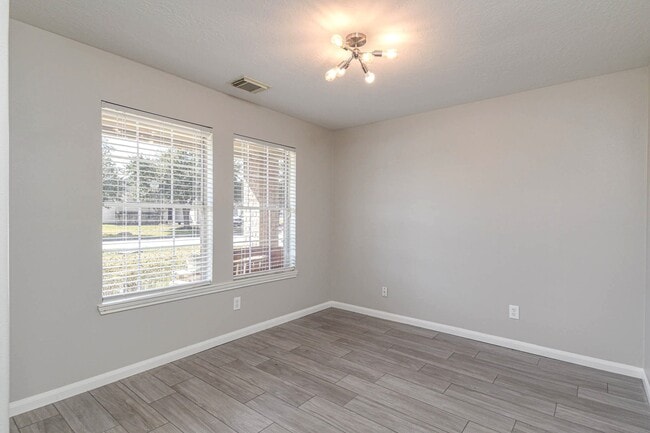 Building Photo - 245 Lake Estates Dr