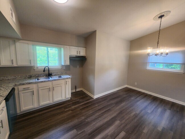 Building Photo - Renovated 3 bedroom 1.5 bath home in Valle...