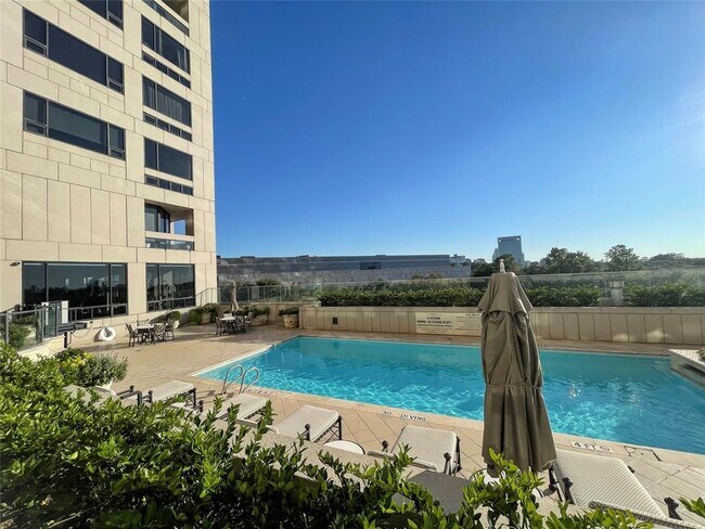 Building Photo - 1111 Hermann Dr