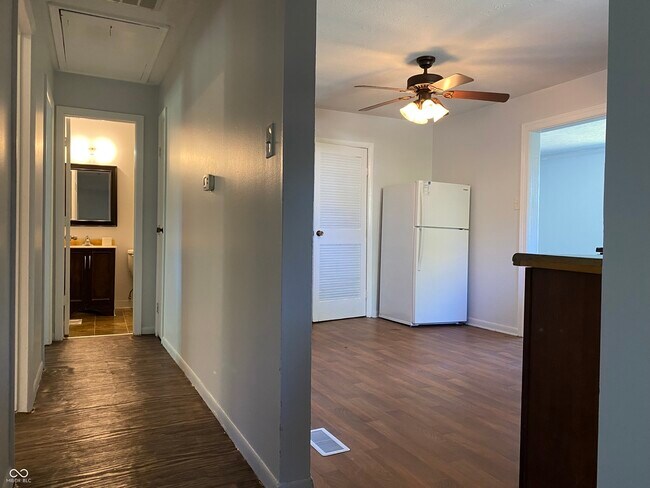 Building Photo - 220 Maple St