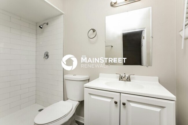 Building Photo - 4 Bedroom Pet-Friendly Home in ORLANDO, FL with Main Street Renewal