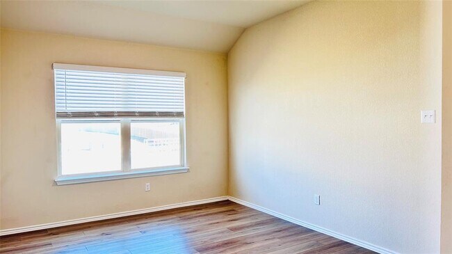 Building Photo - 180 Onna St