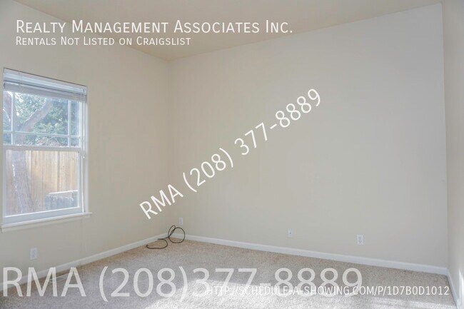Building Photo - 2 Bedroom Townhouse in SE Boise off Broadw...