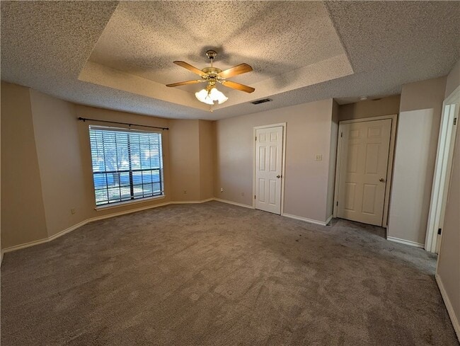 Building Photo - 14929 Red River Dr