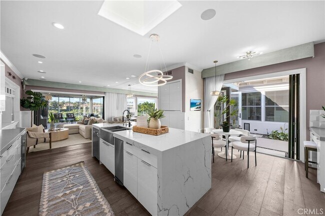 Building Photo - 58 Victoria