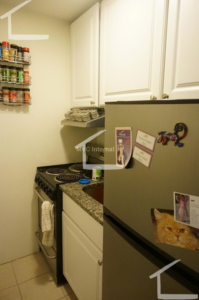 Building Photo - Spacious One Bed Coming Available